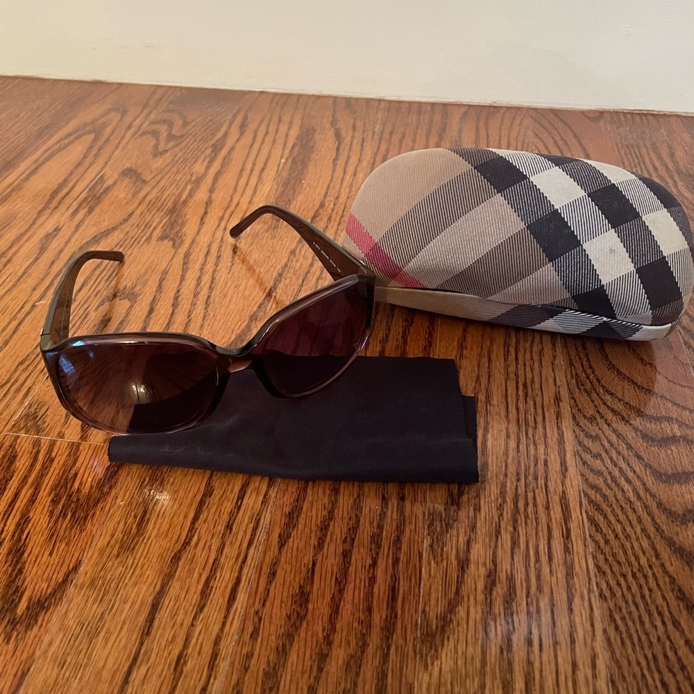 🕶️Authentic Burberry Purple Sunglasses Comes with case and cleaning cloth. 🕶️ - Picture 1 of 11